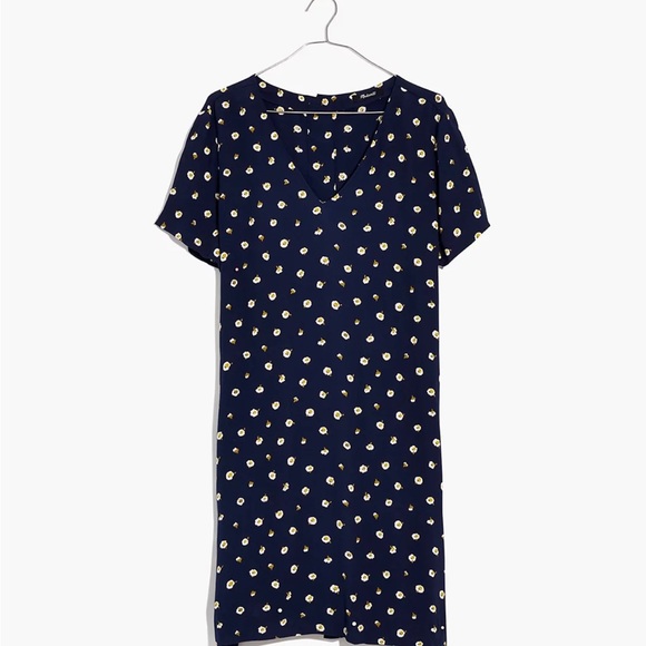 Madewell button back easy dress in Daisy Dot - Picture 4 of 10